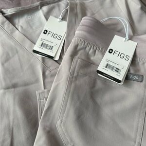 Figs Women's Scrubs in Soft Gray